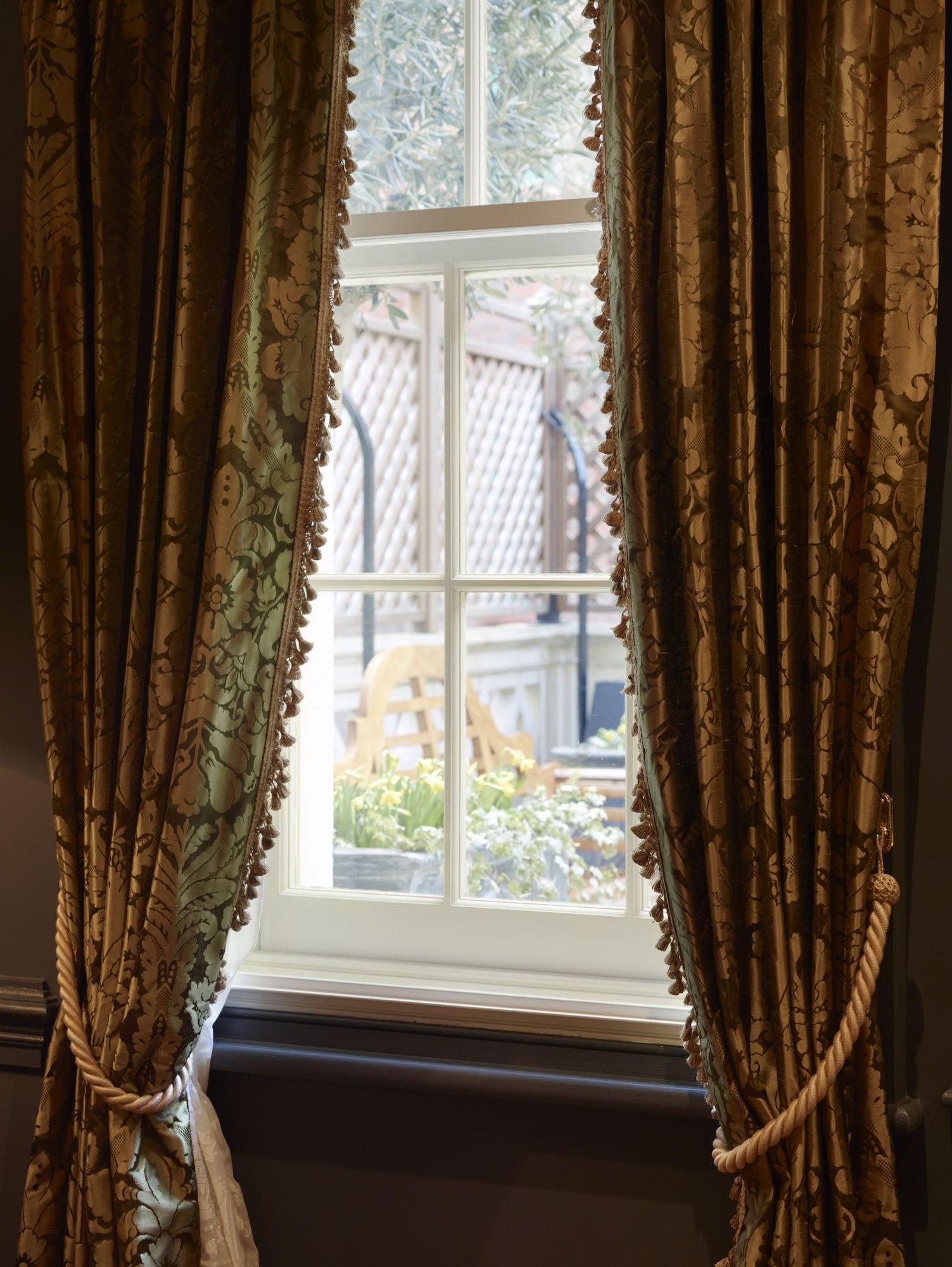 Batty Langley'S Hotel Londres Exterior foto Window with curtains